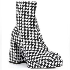 NEW Gianni Bini “So-Retro” Black/White Houndstooth Knit Platform Booties NWT